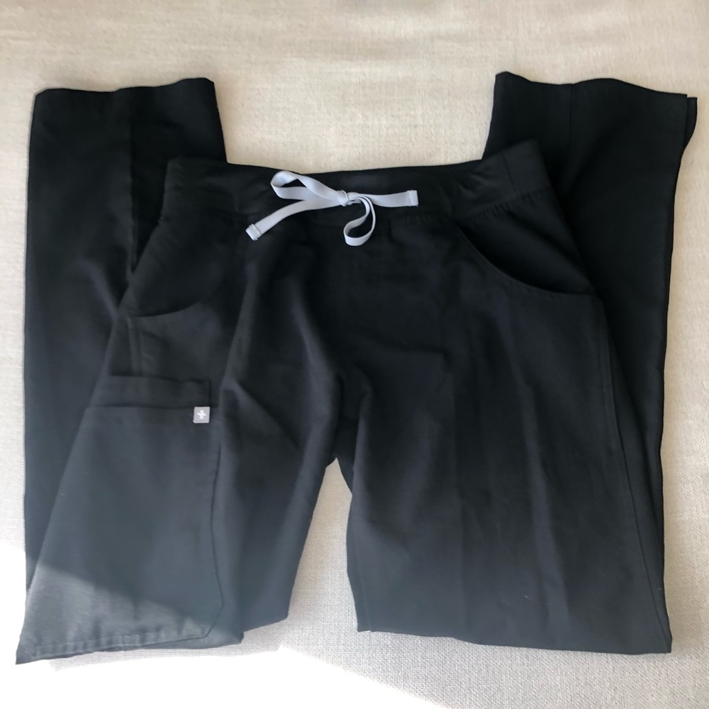 Black figs scrubs Kade cargo pants S